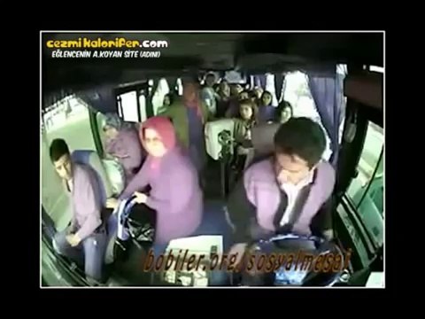 Harlem Shake - Piston Aşağı İndi'yi Yanlış Anlayıp Çil Sürüsü Gibi Dağılan Otobüs