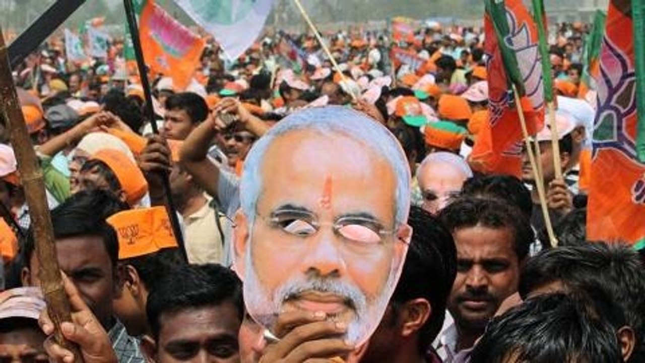 Listening Post - Indian media: Choosing sides?