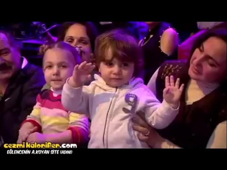 Alkışlayarak Uyanan Bebek