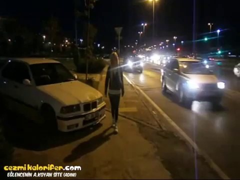 Eli Sıcak Suda Yanan Arabesk Rapçi Kız 4