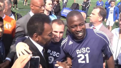 Pele honoured by New York Cosmos