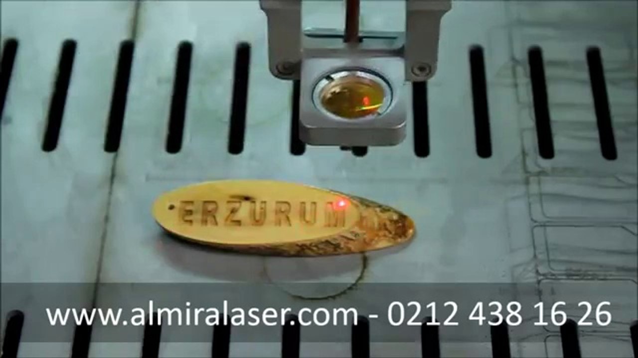 D640 L Lazer makinesi ile ahşap anahtarlık kazıma