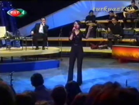 Münevver ÖZDEMİR-Ayağında Kundura