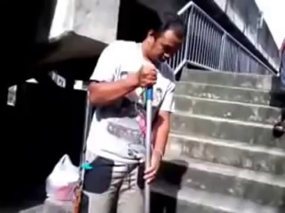 شاهد ماذا وجدوا في بطن هذه الأفعى الضخمة !