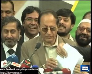 Papers jumbled during Ch Shujaat Hussain speech