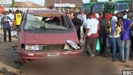 Video herunterladen: Nigeria Points To Boko Haram In Deadly Bus Station Blasts