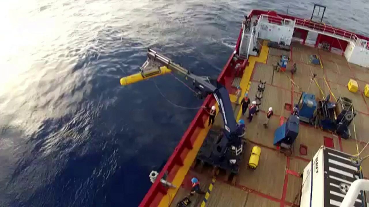 Mini-sub tries again after first search for MH370 aborted