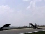 acrobaties avion moto saut