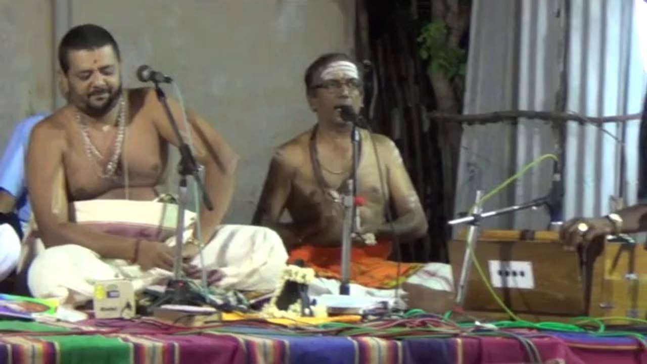 puducherry Bajan  at Drowpathi Amman Koil on 14-04-14 by Ayyakudi Sri Kumar Baghavather 7  to 10 p,m