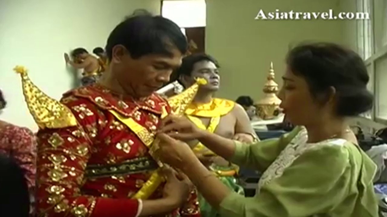 Royal Cambodia Dance Behind the Scenes, Cambodia by Asiatravel.com