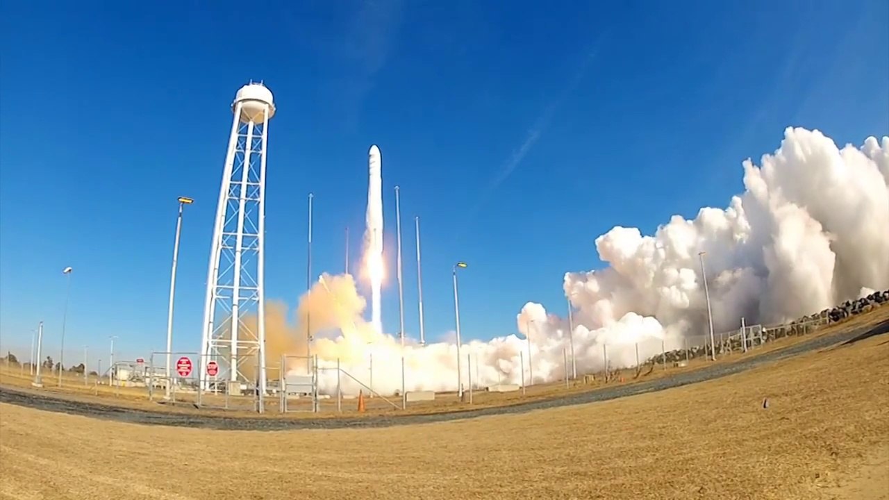 Lancement de fusée filmé à la GoPro... Magique!