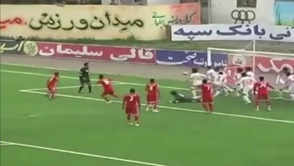 Isınırken Sahaya Girip Golü Kurtarmak