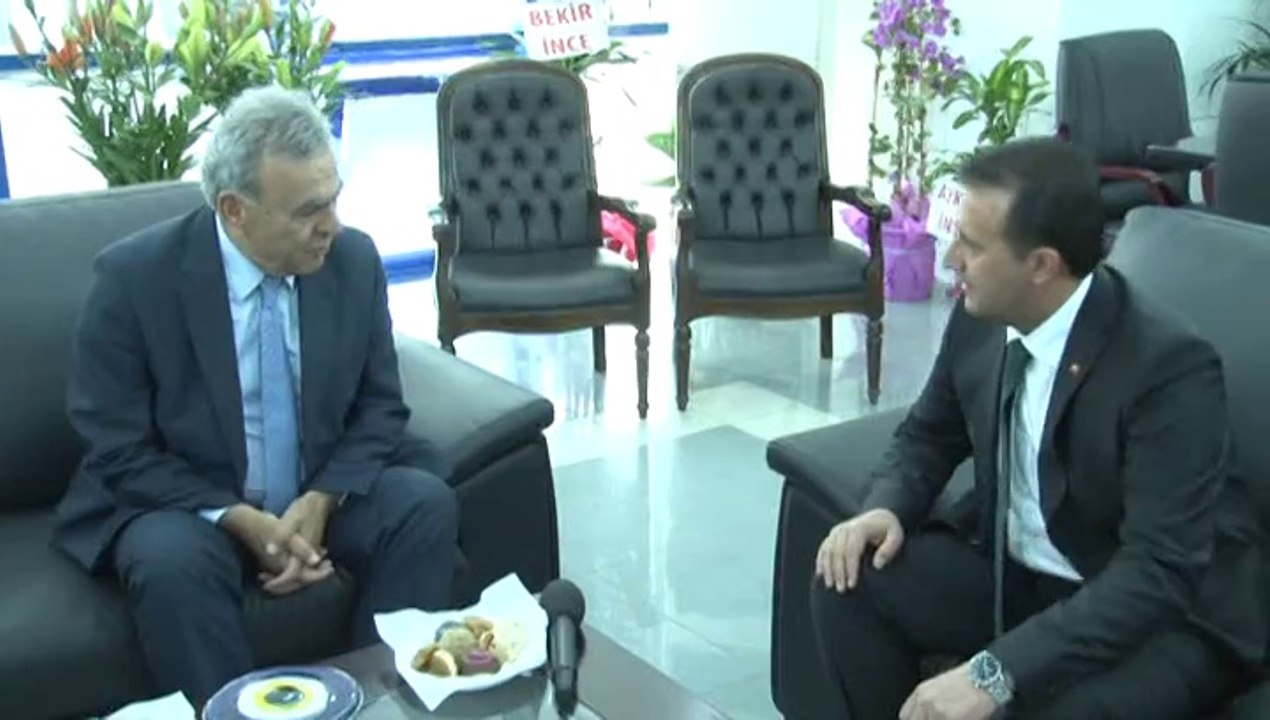 080414Baskan_Kocaoglu_ndan_Menderes_ve_Kemalpasa_nın_yeni_belediye_baskanlarina_ziyaret