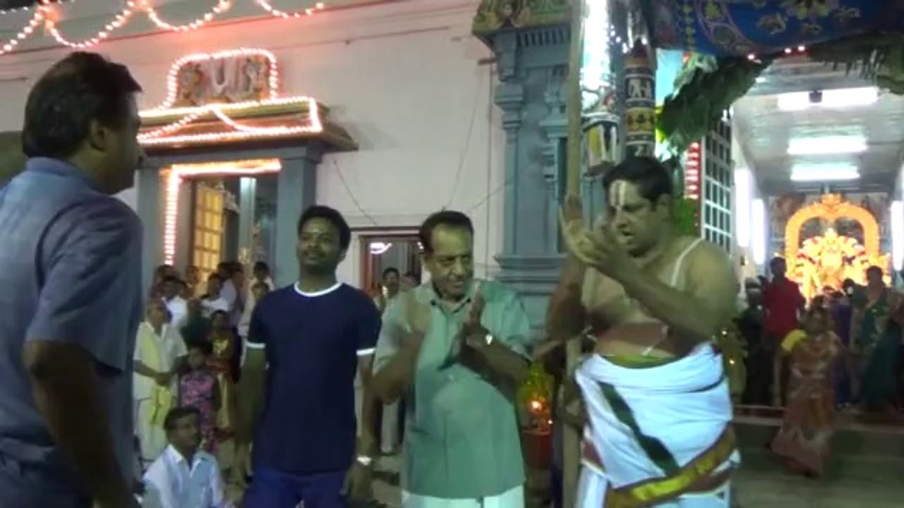 puducherry Bajan  at Drowpathi Amman Koil on 14-04-14 by Ayyakudi Sri Kumar Baghavather 7  to 10 p,m 00084