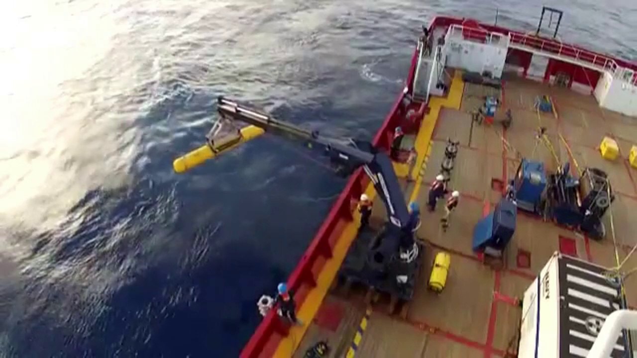 Profundidade dificulta missão de minissubmarino