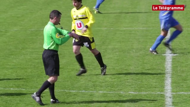 Football.Un arbitre amateur encourage les jeunes à se lancer