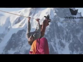 Bu Bir Erkek İç Çamaşırı Reklamı. Ama Biraz Değişik... Yüreğiniz Ağzınızda İzleyeceksiniz!