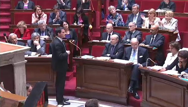 Manuel Valls défend Harlem Désir, violemment attaqué à l'Assemblée
