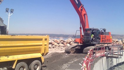 SUPER LONG REACH EXCAVATÖR