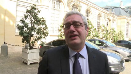 Médias: remise du rapport sur l'AFP à Manuel Valls