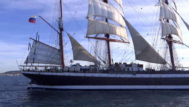 DESNOS MICHELPRESENTE LE SEDOV TOUTES VOILES DEHORS EM MER POUR ESCALE A SETE 15 4 2014