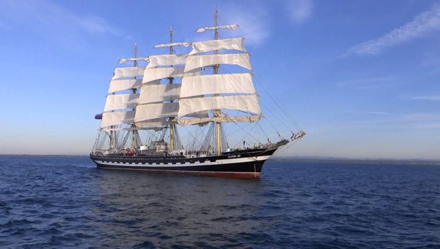 DESNOS MICHEL PRESENTE LE KRUZENSHTERN EN MER TOUTES VOILES DEHORS POUR ESCALE A SETE 15 4 2014