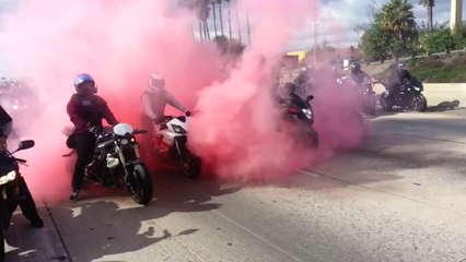 La plus étonnante proposition de mariage d'un motard