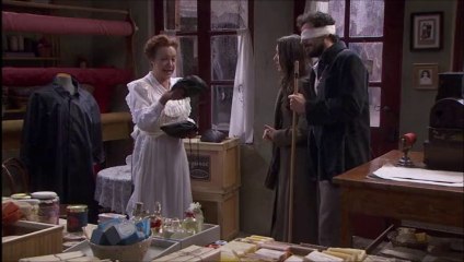 Momentos C&A: Dolores y los impermeables... A mí me mandas callar