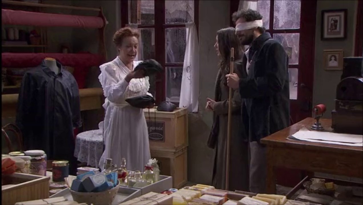 Momentos C&A: Dolores y los impermeables... A mí me mandas callar