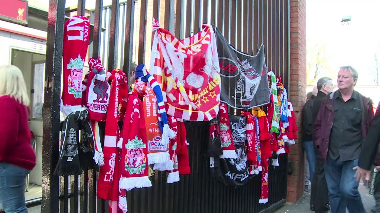 Liverpool recuerda a víctimas de Hillsborough