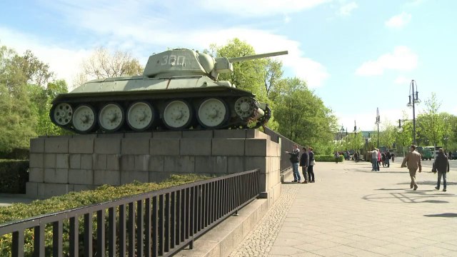 Jornal alemão contra tanques russos em Berlim