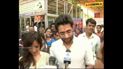 'Youngistaan' Starrer Jackky, Neha Visits Siddhivinayak Temple | www.iluvcinema.in