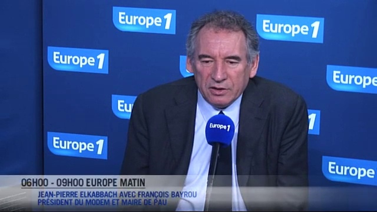 François Bayrou : "Les débuts de Manuel Valls sont réussis"