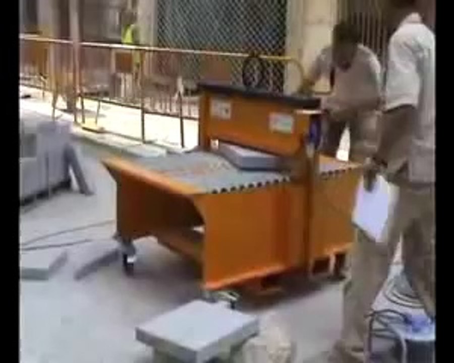 PRO-Dis - Coupe dalles ALMI AL90KSH 40 tonnes.mp4