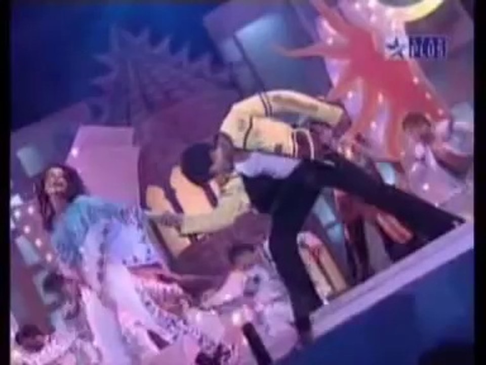 Shahid Kapoor y Amrita Rao en concierto