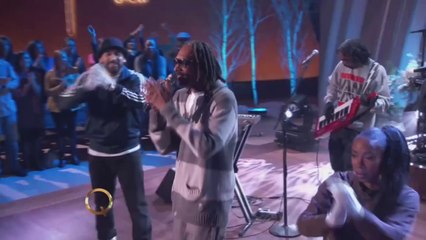 Snoopzilla & Dam-Funk "Faden Away" Live @ Shazam Entertainment "The Queen Latifah Show", 12-10-2013