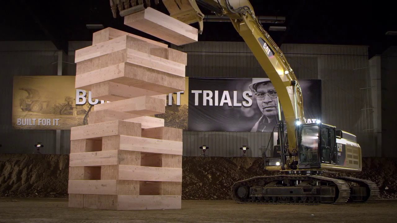 Pub Caterpillar (Jeu de Jenga Géant) • [HD]