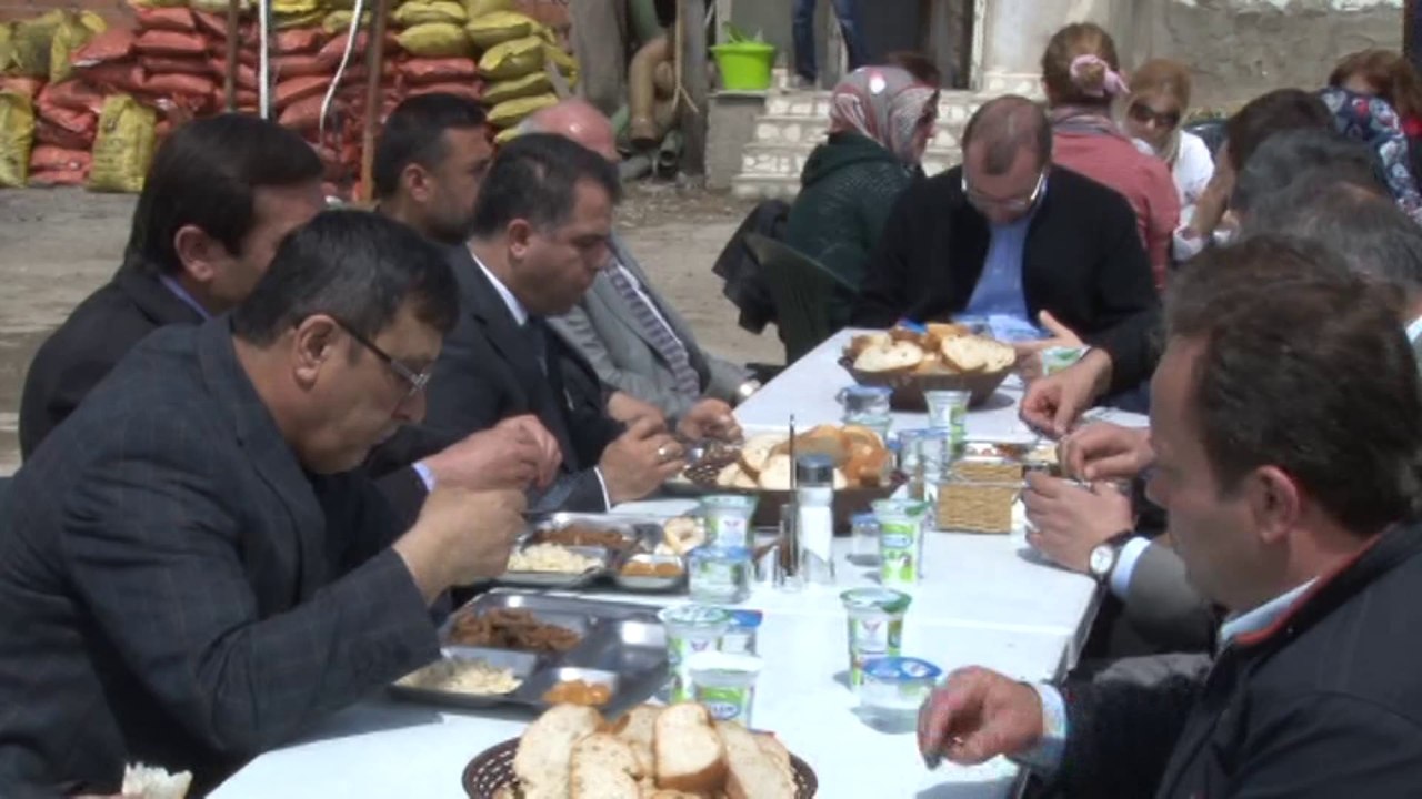 Büyük Aile Öğle Yemeğinde Buluştu