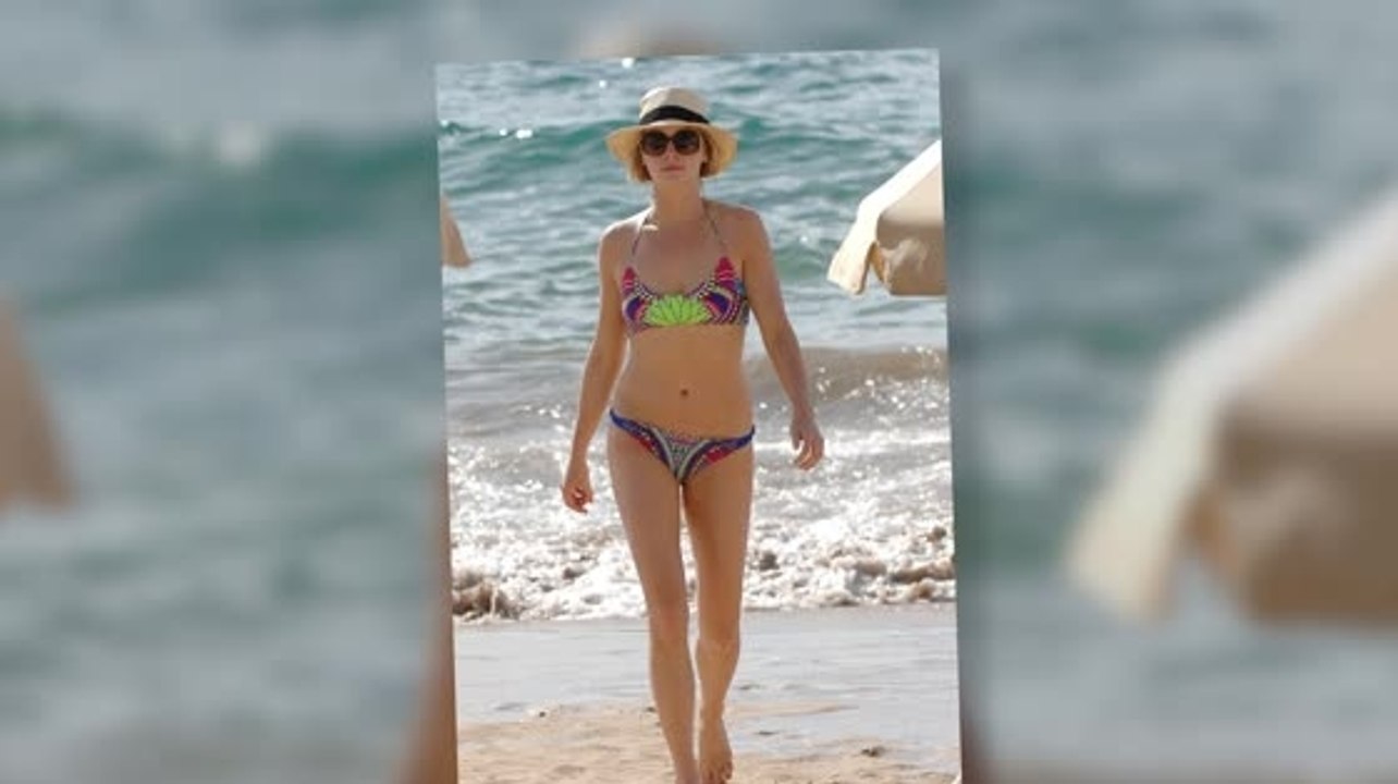 Vampire Diaries Star Candice Accola Enjoys Hawaii