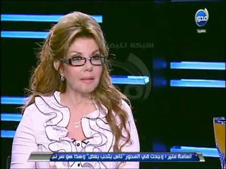 Download Video: بين اتنين  ام صافينار تضربها علقة ساخنة على المسرح وهى بترقص