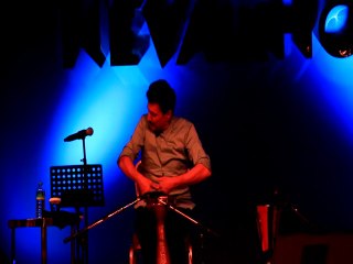 Burhan Öçal'dan Perküsyon ve Murat Uncuoğlundan ses efektleri Performansı 2014.04.16 BA turizm haftası 602