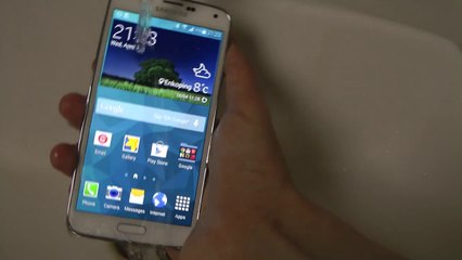 Samsung Galaxy S5   Red Bull = Awesomeness!