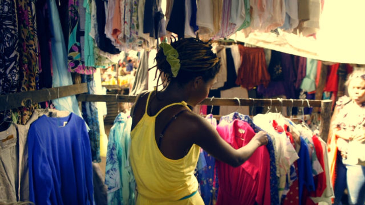 Global Threads - Finding Fashion Inspiration at a Mozambique Market