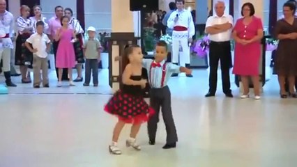 Tu parles trop  interprété par  Mary