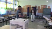 Algérie: vote pour la présidentielle à Rais, près d'Alger