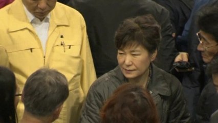 South Korean PM visits submerged ferry
