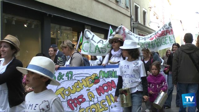 Forte mobilisation, ce jeudi 17 avril à Carcassonne, contre la future carte scolaire devant la Préfecture de l'Aude :