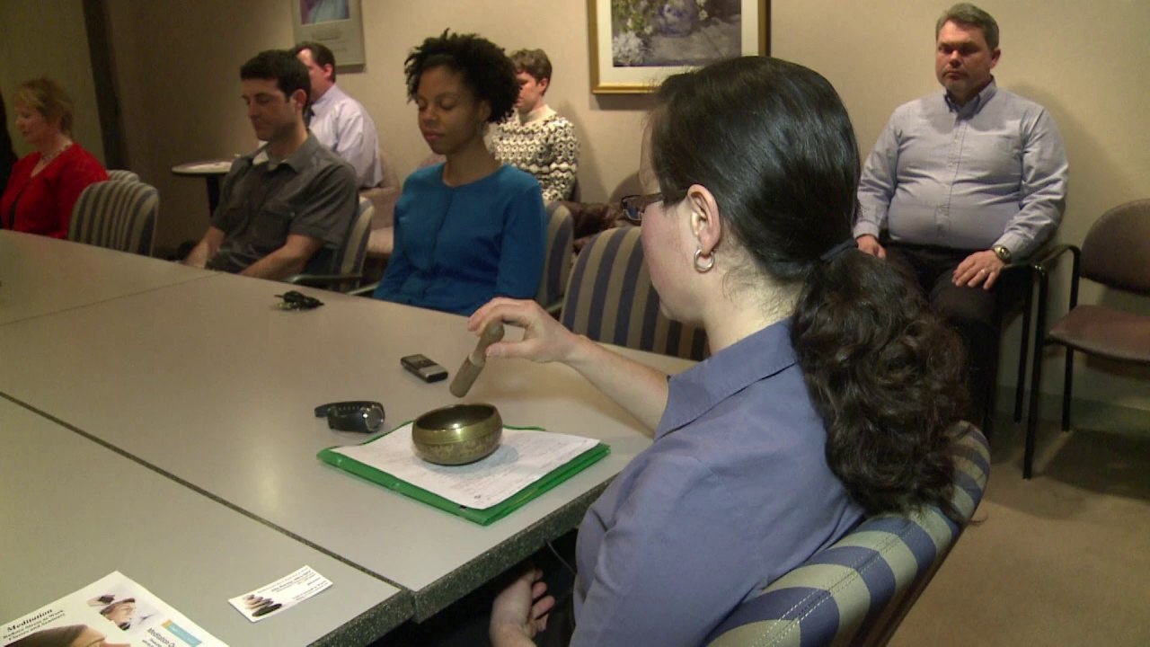 Meditation am Arbeitsplatz: Achtsamkeit erobert US-Büros