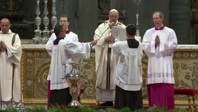 El Papa celebra Jueves Santo con misa Crismal y el lavado de pies a enfermos