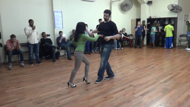 Salsa Lessons at Nieves Latin